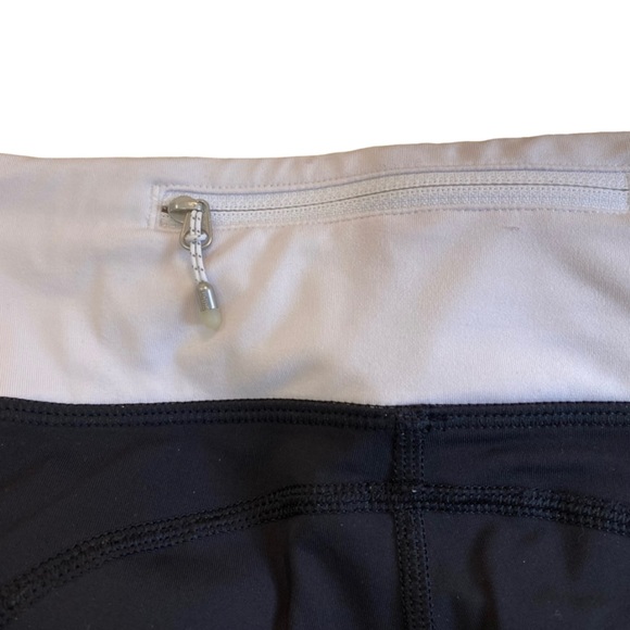 Lululemon - Black Crop Legging -Size 6 - Picture 5 of 5